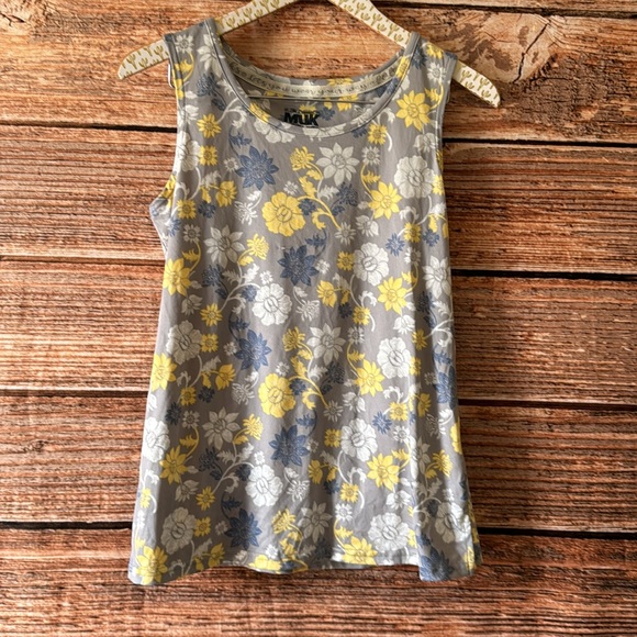 Muk Luk Floral Sleeveless Top - Picture 1 of 4